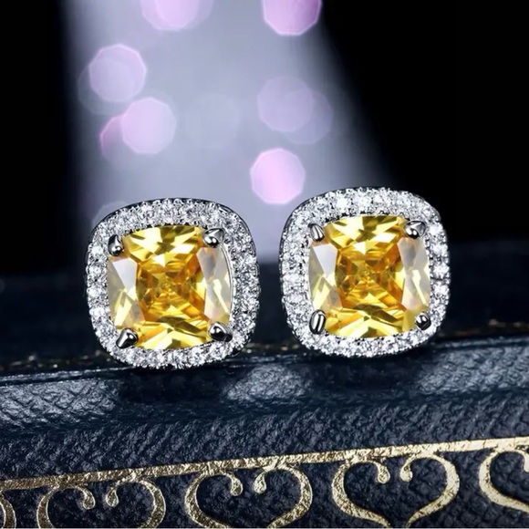 ✨✨Dainty Stud Citrine Earring✨✨✨ - Picture 4 of 4